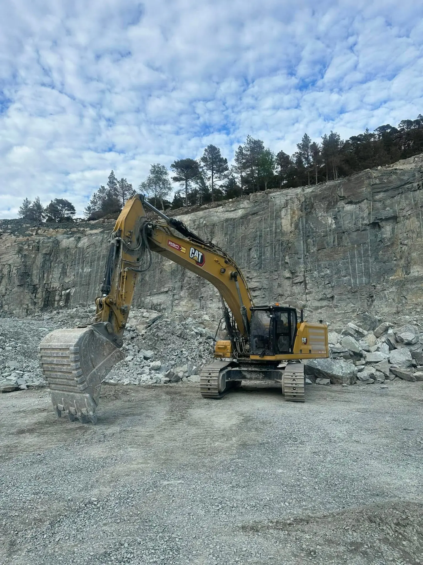 CAT-gravemaskin i arbeid